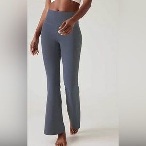 NWT Athleta Salutation Stash granite blue Flare Pant Leggings highrise Large